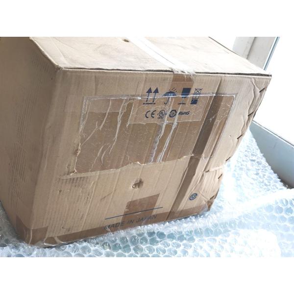 箱汚れいたみあり 新品 安川電機　CIMR-AA2A0110AAA