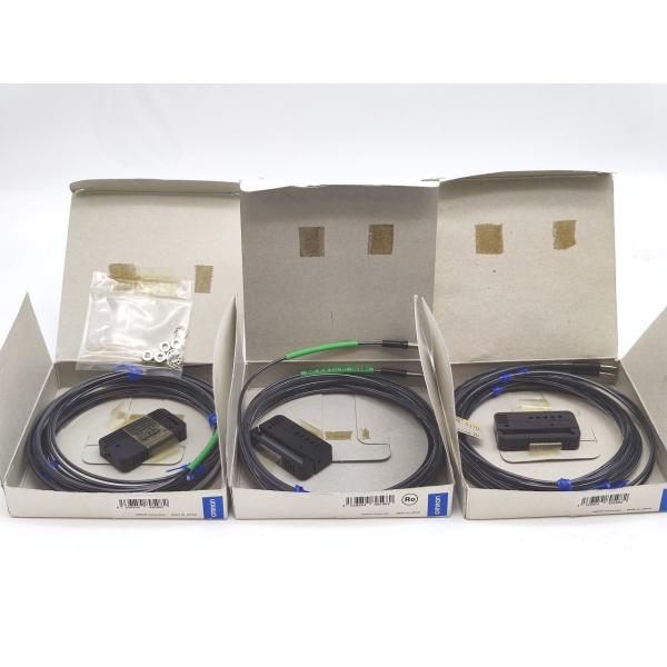 3点セット 箱いたみあり ネジ2袋なし 中古か未使用か不明 オムロン OMRON E32-T11U 2m