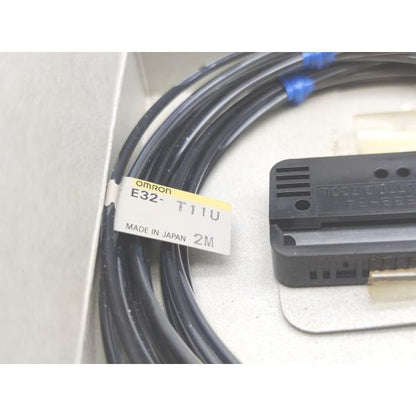3点セット 箱いたみあり ネジ2袋なし 中古か未使用か不明 オムロン OMRON E32-T11U 2m