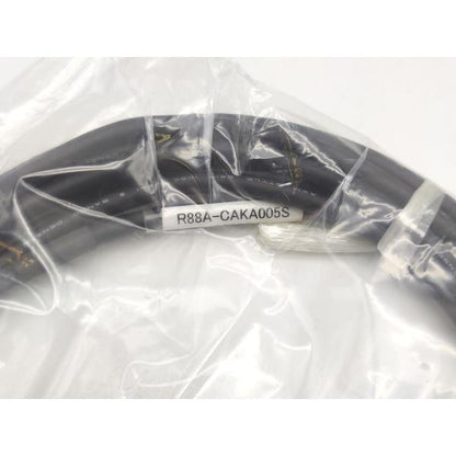 新品 オムロン OMRON R88A-CAKA005S