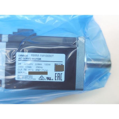 箱開封済み 未使用 オムロン OMRON R88M-1M10030T