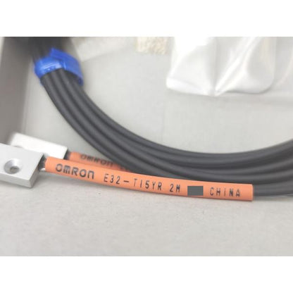 5点セット 箱汚れへこみあり 新品 オムロン OMRON E32-T15YR 2m