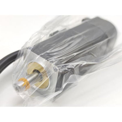 箱汚れあり 新品 安川電機 YASKAWA SGMAH-01AAA2B