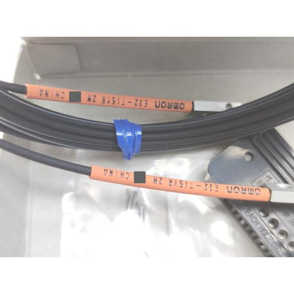 2点セット 箱いたみあり ネジ1本不足 中古か未使用か不明 オムロン OMRON E32-T15YR 2m