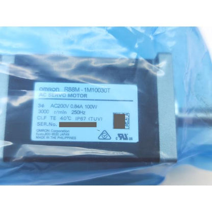 箱マジック書込あり 箱開封済み 未使用 オムロン OMRON R88M-1M10030T
