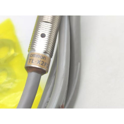 中古 本体多少汚れあり OMRON オムロン TL-X2F2 10to40VDC 2m