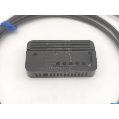 箱いたみあり ネジ1本のみ 付属品テープ跡あり 中古　オムロン OMRON　E32-T15Z　2m