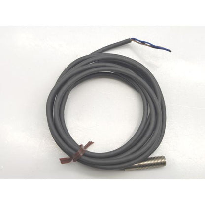 ※箱と中身が違います 中古 E2E-X1R5F2 オムロン OMRON 12to24VDC 2m 5点セット その1