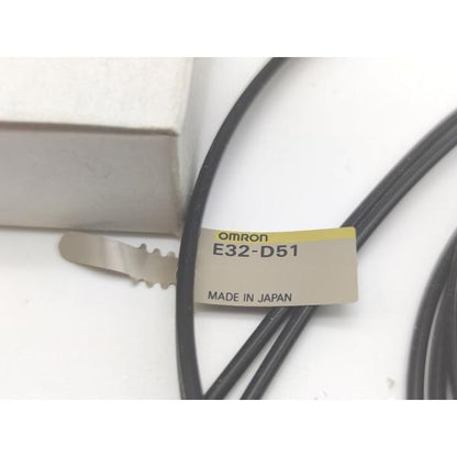箱汚れあり 付属品テープあり オムロン OMRON　未使用 E32-D51　2m