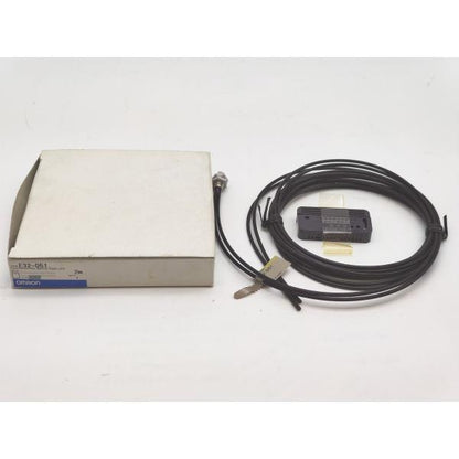 箱汚れあり 付属品テープあり オムロン OMRON　未使用 E32-D51　2m