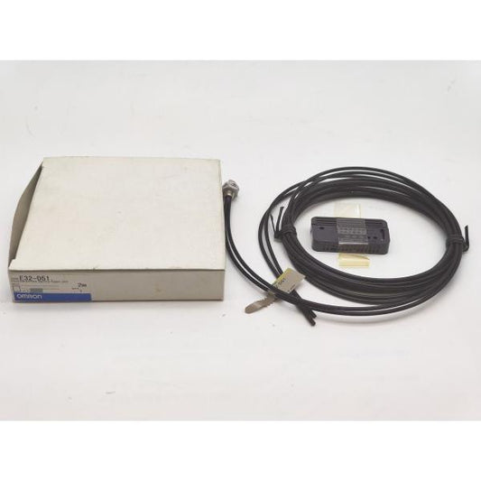 箱汚れあり 付属品テープあり オムロン OMRON　未使用 E32-D51　2m